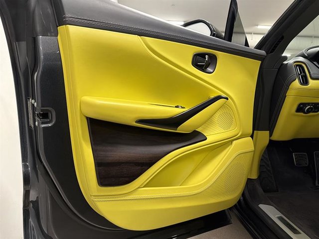 Aston Martin DBX  2023-6