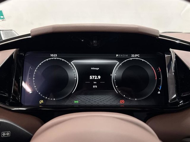 2025 Aston Martin Vanquish-5