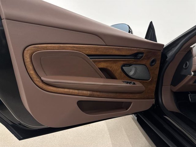 2025 Aston Martin Vanquish-3