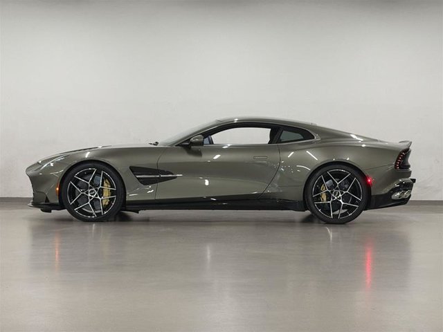 2025 Aston Martin Vanquish-3