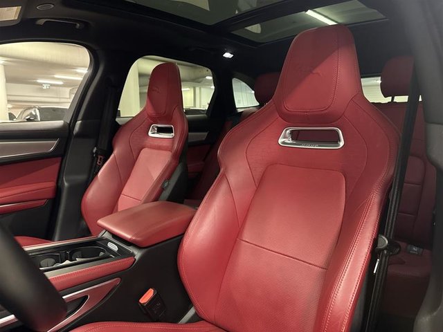 2024 Jaguar F-PACE P250 R-DYNAMIC S-7