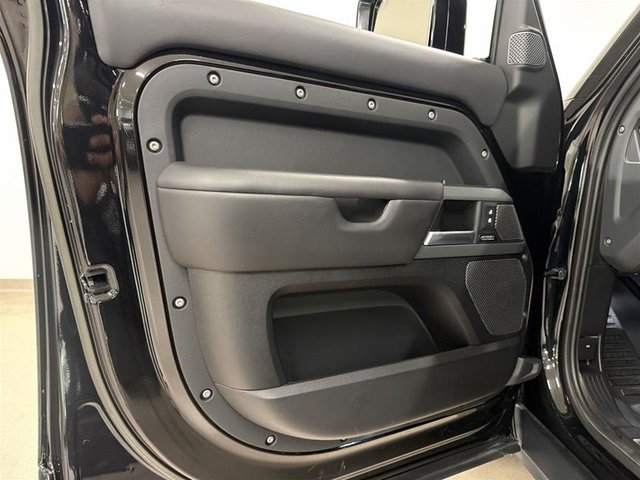 2023 Land Rover Defender 110 P400 X-6