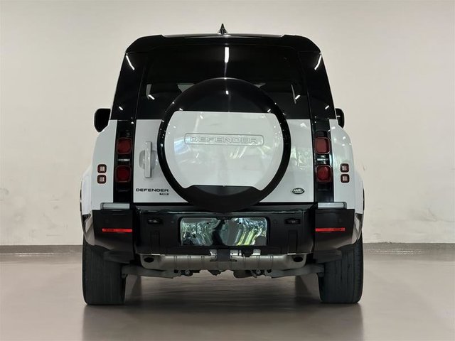 Land Rover Defender 130 P400 X-Dynamic SE (2) 2023-7