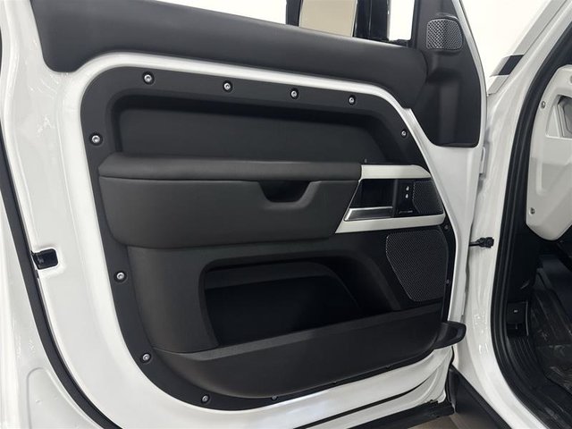 2024 Land Rover Defender 110 P400 S-6