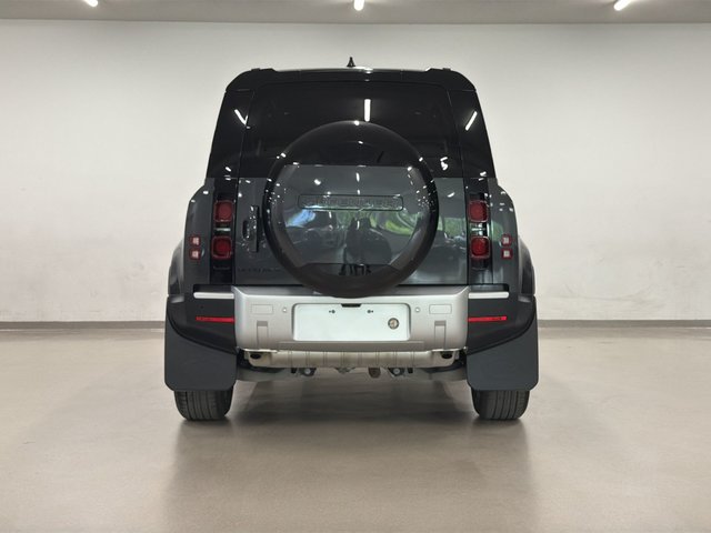 2025 Land Rover Defender 110 P300 S-6