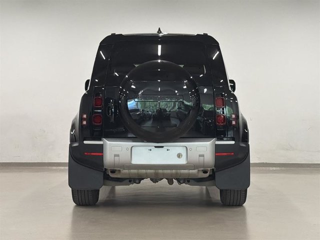 Land Rover Defender 110 P300 S 2025-4