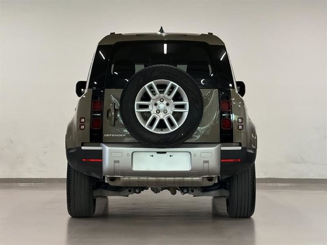 Land Rover Defender 110 P300 S 2025-4