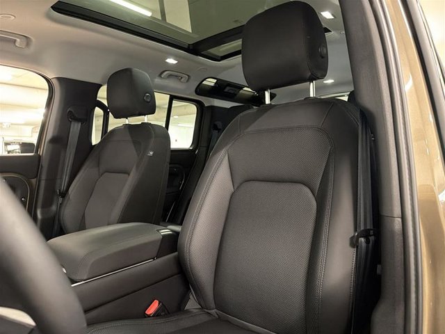 Land Rover Defender 110 P300 S 2025-7