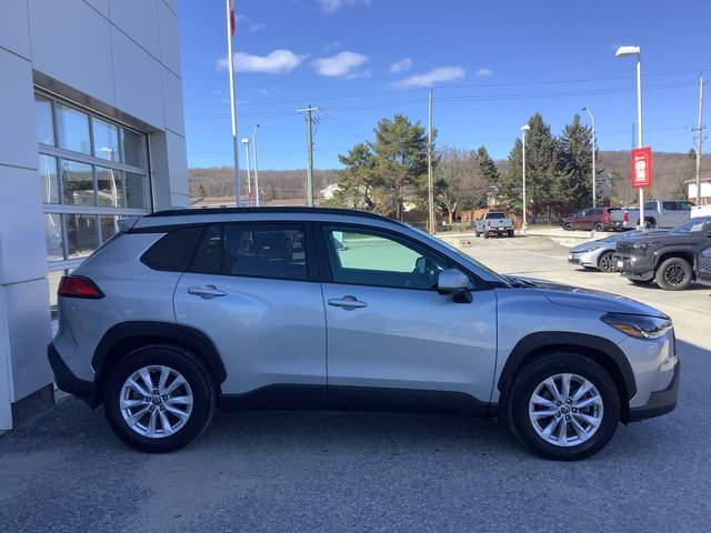 2022 Toyota COROLLA CROSS LE-3