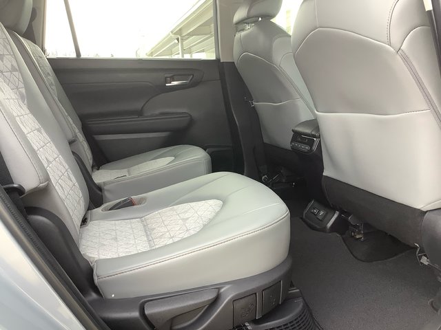 2022 Toyota HIGHLANDER Hybrid XLE-2