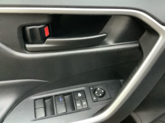 2022 Toyota RAV4 LE-5