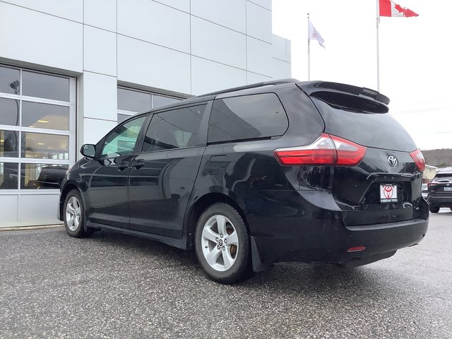 2020 Toyota SIENNA LE-6