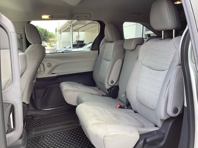 2023 Toyota SIENNA-6