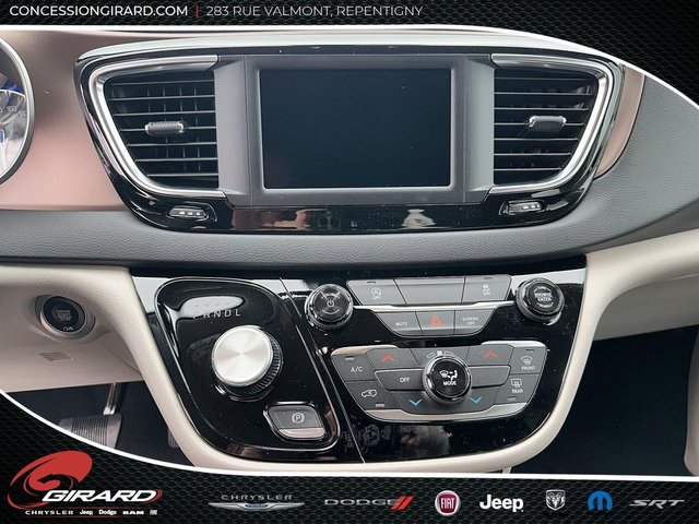 Chrysler Grand Caravan SXT 2024-16