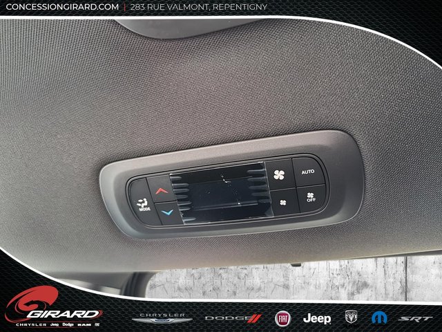 Chrysler Grand Caravan SXT 2025-22