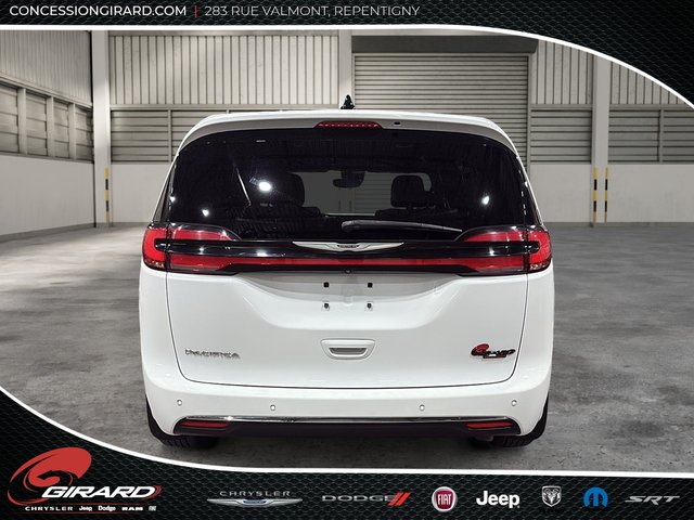 Chrysler Pacifica Touring 2023-6