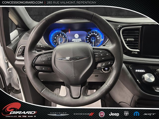 Chrysler Pacifica Touring 2023-15