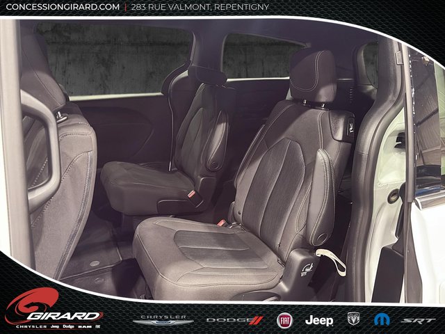 Chrysler Pacifica Touring 2023-12