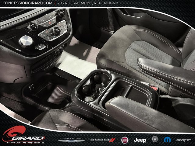 Chrysler Pacifica Touring 2023-21