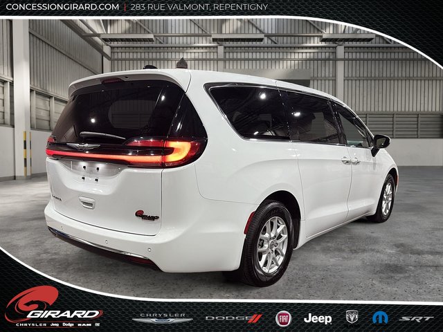 Chrysler Pacifica Touring 2023-5