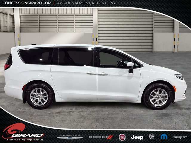 Chrysler Pacifica Touring 2023-3