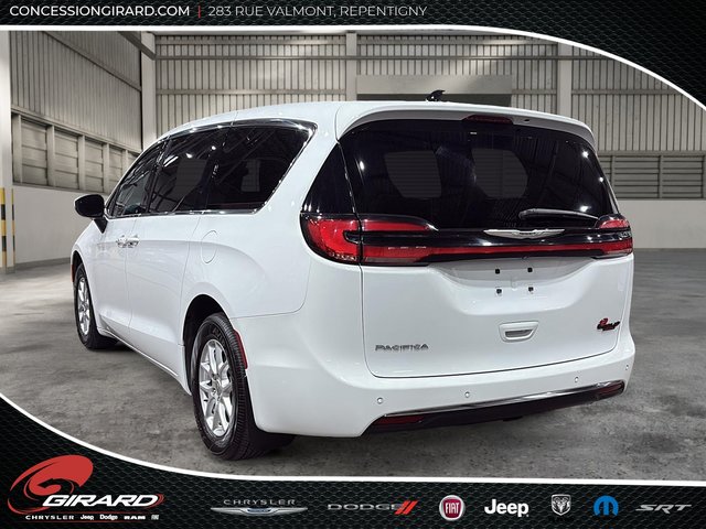 Chrysler Pacifica Touring 2023-7