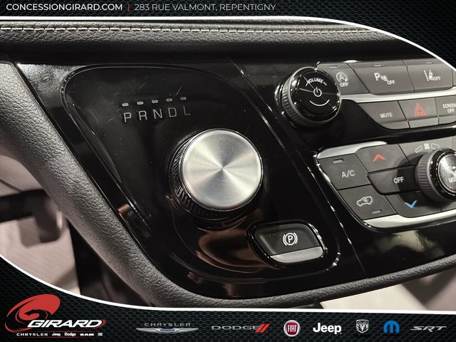 Chrysler Pacifica Touring 2023-22