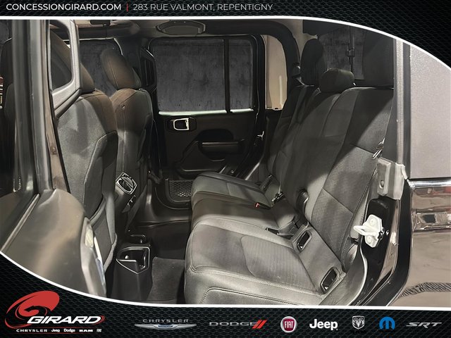 2022 Jeep Gladiator Willys-12