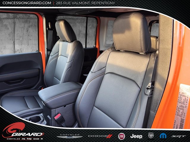 Jeep Wrangler 4-Door SAHARA 2025-10