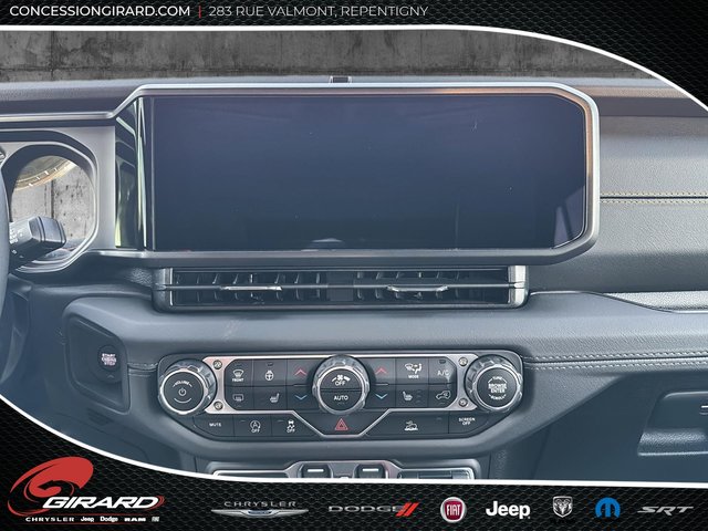 Jeep Wrangler 4-Door SAHARA 2025-15