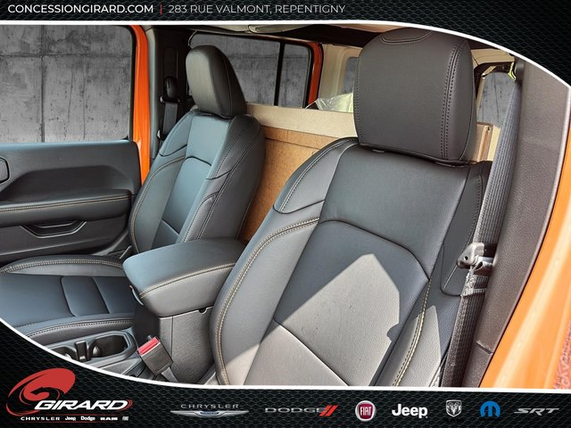 Jeep Wrangler 4-Door SAHARA 2025-10