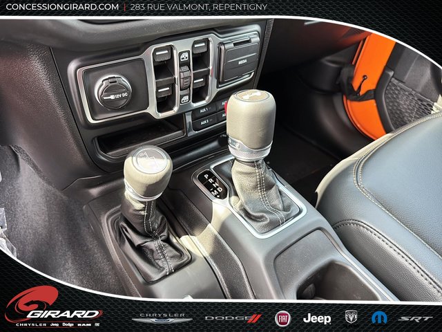 Jeep Wrangler 4-Door SAHARA 2025-13