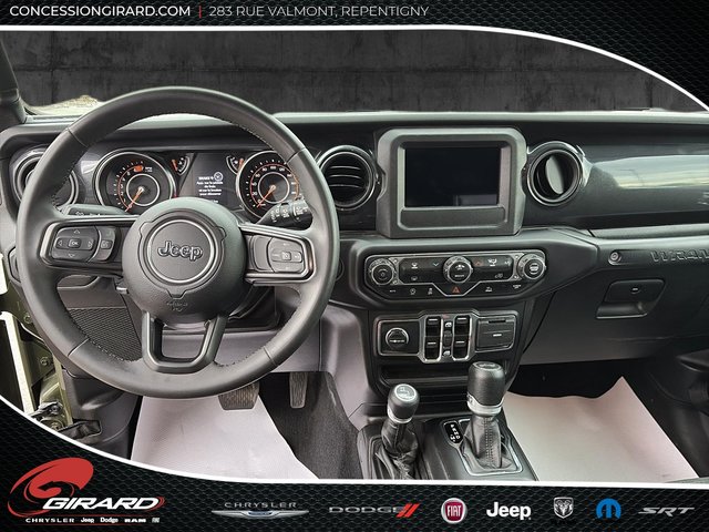 Jeep Wrangler Sport Altitude 2023-13
