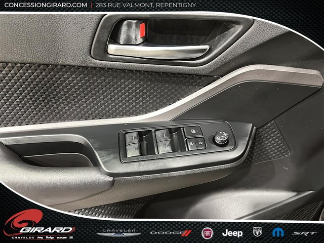 Toyota C-HR LE 2022-14