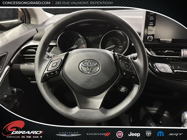 Toyota C-HR LE 2022-15