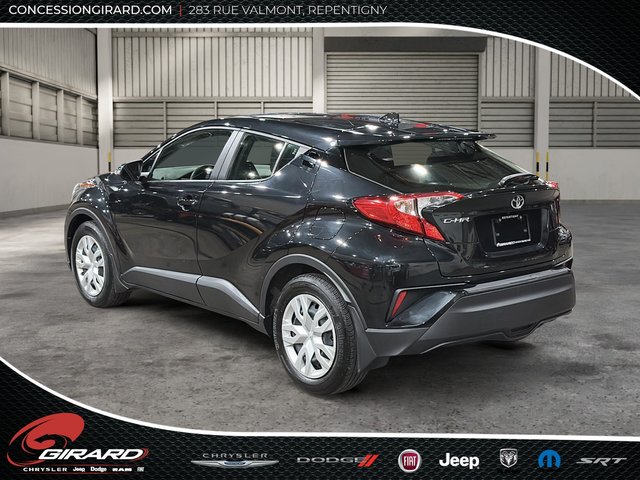 Toyota C-HR LE 2022-7