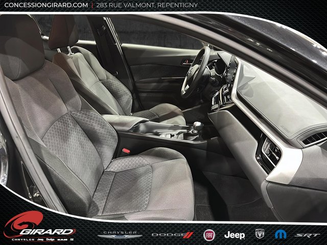 Toyota C-HR LE 2022-4