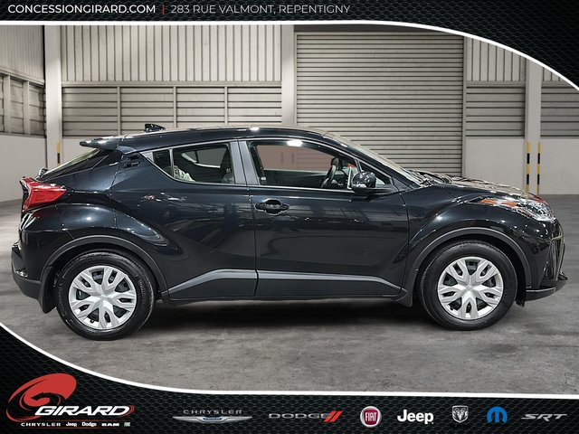 Toyota C-HR LE 2022-3