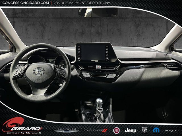 Toyota C-HR LE 2022-13