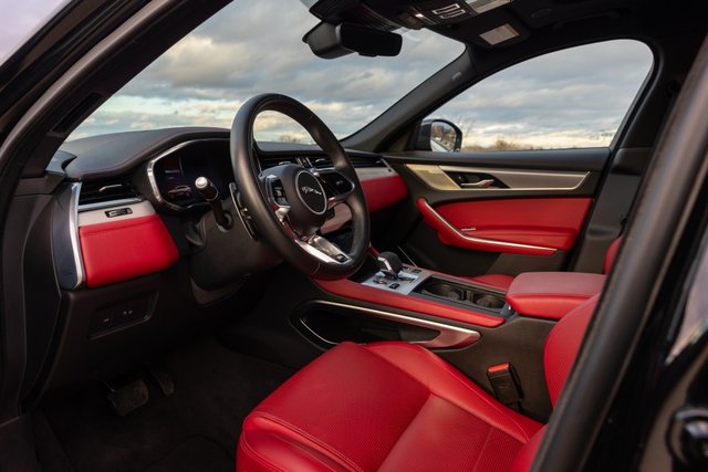 2023 Jaguar F-PACE R-Dynamic S-2