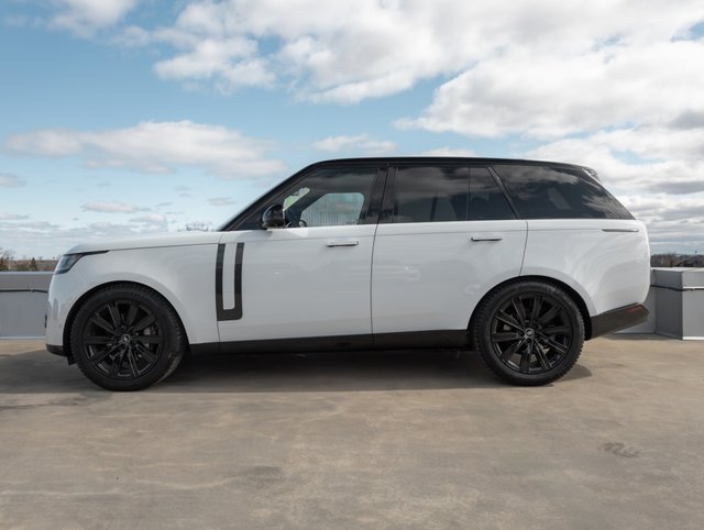 Land Rover Range Rover SE 2023-4