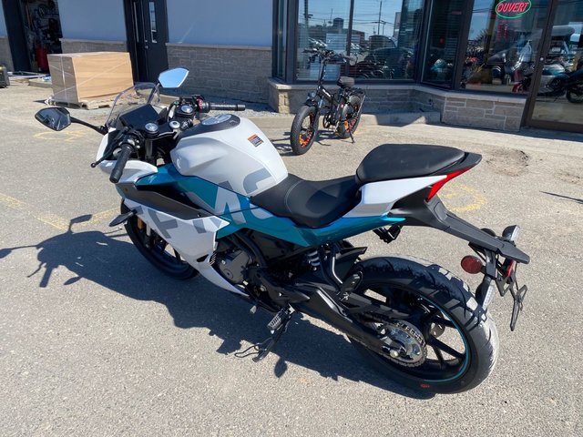 2022 CFMOTO 300SS | #{stock} | Maniac Moto in Montmagny