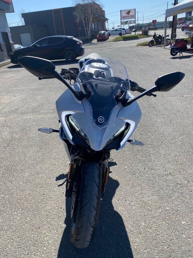 2022 CFMOTO 300SS | #{stock} | Maniac Moto in Montmagny