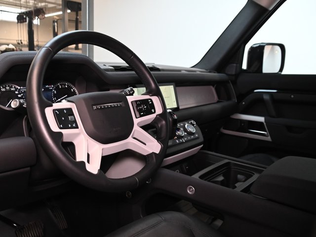 2023 Land Rover Defender SE-2