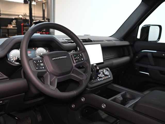 2025 Land Rover Defender S-2