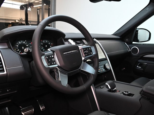 2025 Land Rover Discovery Dynamic SE-6