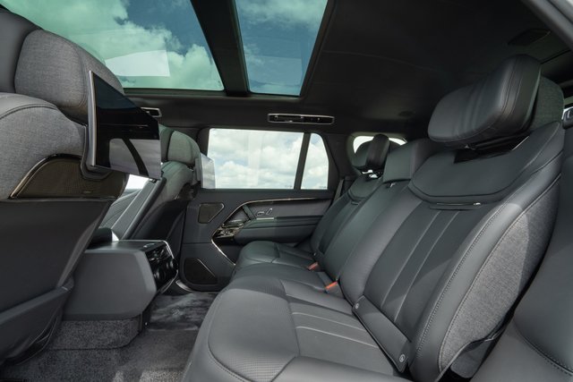 2023 Land Rover Range Rover SV-7