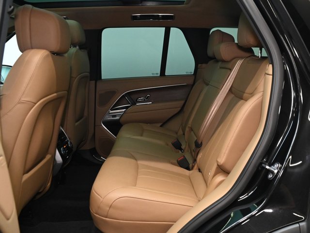 2025 Land Rover Range Rover SE-3