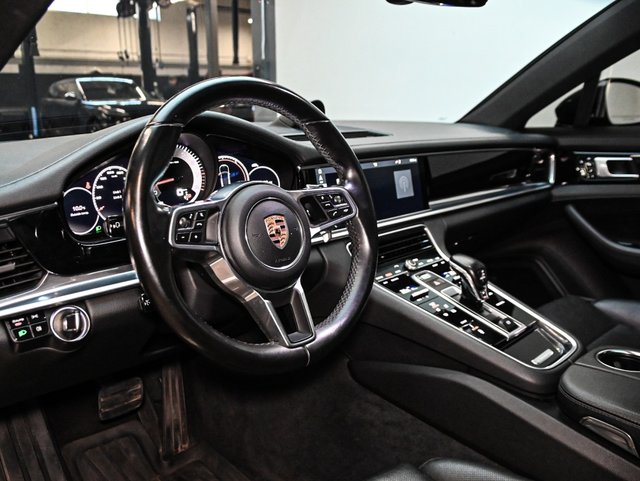 2018 Porsche Panamera 4-2