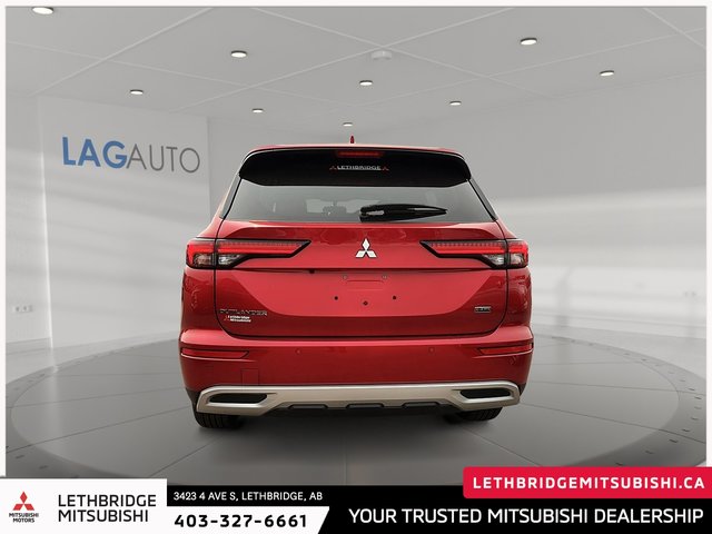 2024 Mitsubishi Outlander LE-2